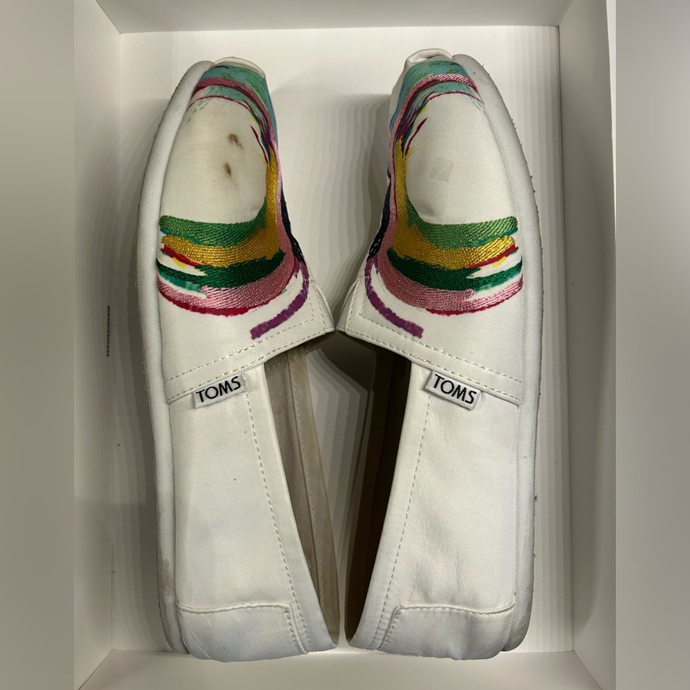 Tom’s Classic White Satin Embroidery.
